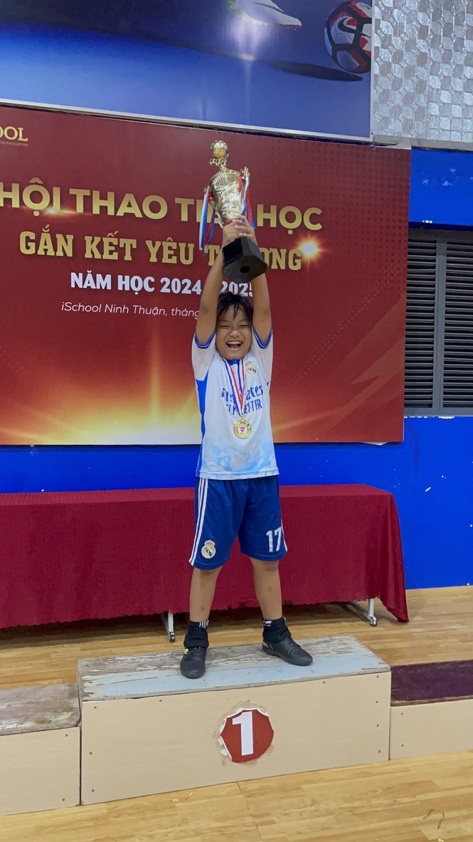 Minh Tiến giành chiến thắng cuộc thi tin học